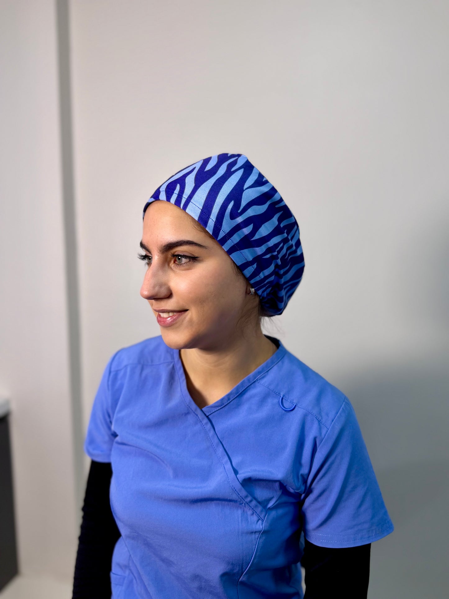 Cofia azul marino cebra