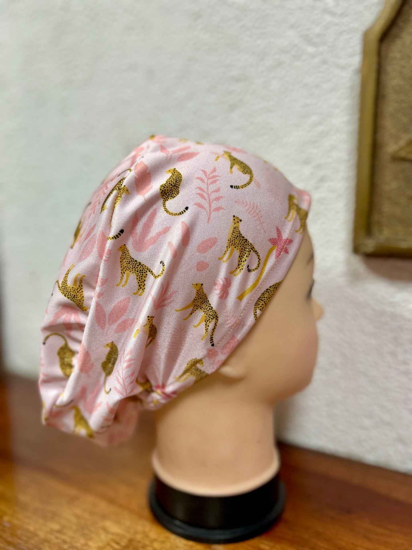Cofia leopardo rosado