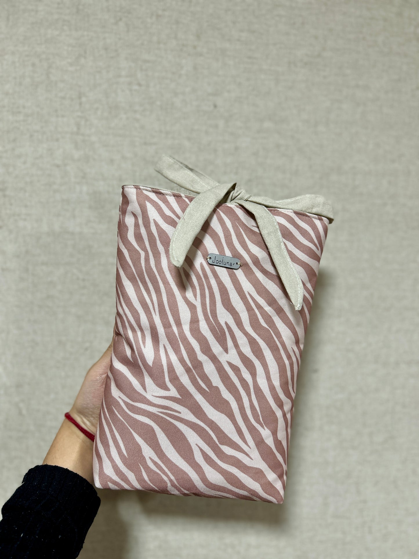 Funda libro cebra beige