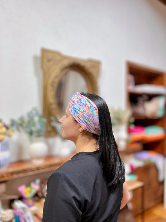 Turbante celeste flores