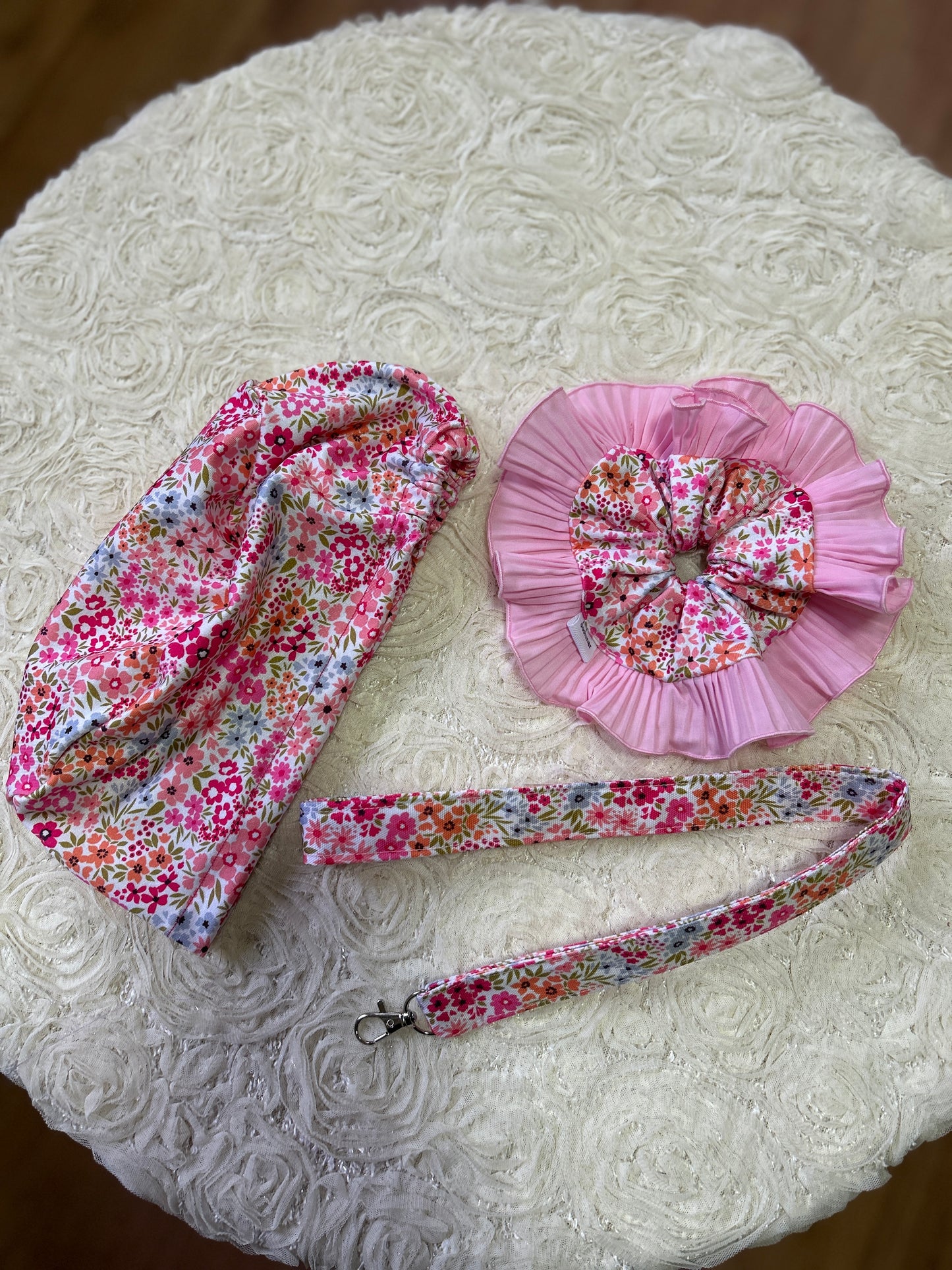Conjunto rosado/ flores fucsias