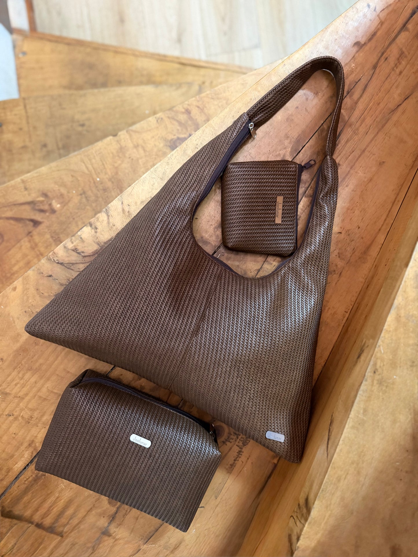 Conjunto avellana cartera con cierre + neceser + mini neceser de regalo