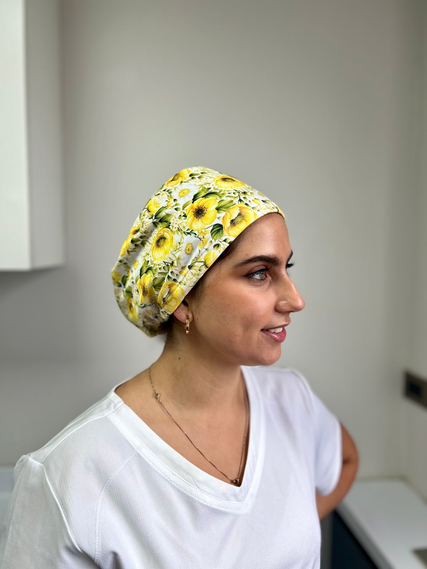 Cofia flores amarillas